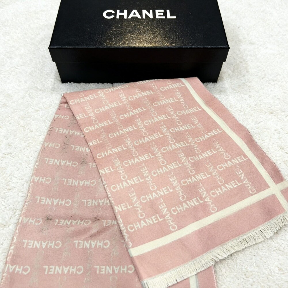 CHANEL Pink Cream Repeating Signature Scarf - Picture 4 of 4